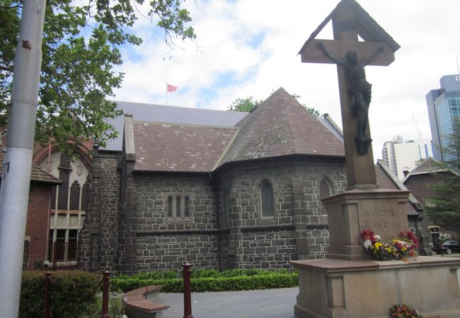 セントパトリック大聖堂の前にあります