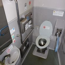 トイレは広々してます