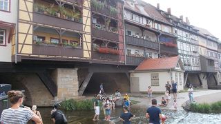 旧市街地の中心的なエリアにあります。