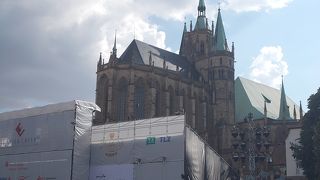 旧市街地の西側のエリアにあります。