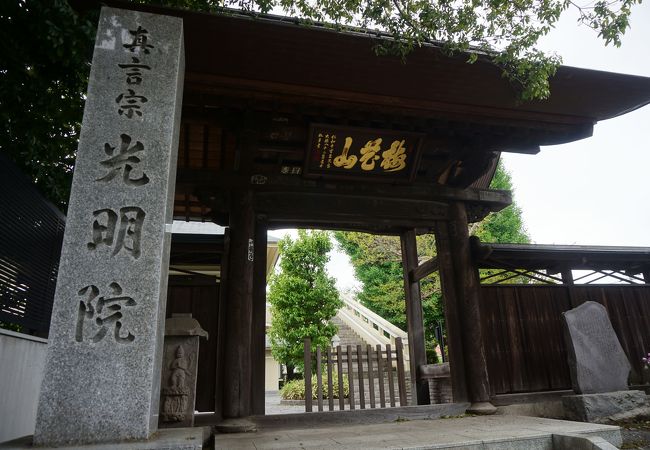 山門辺りは風情があって