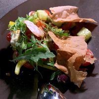 屋上レストランのギリシャ風サラダ