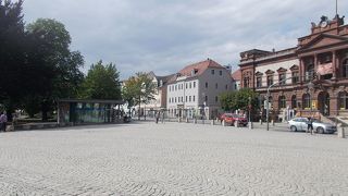 旧市街地の中心的なエリアにあります。