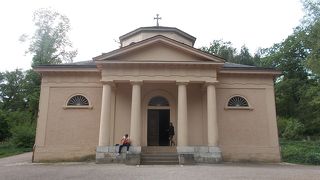 旧市街地の南の位置にあります。