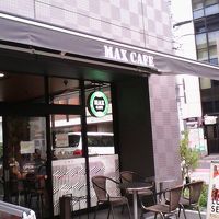 綾瀬駅を出て北側すぐ近くのホテル。1Fにカフェレストラン併設