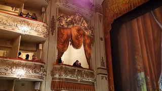 小劇場ながらも雰囲気満載