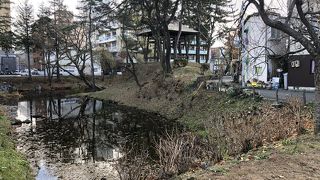 桜山神社の手前にあります