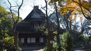 三溪園にある合掌造りの旧矢箆原家住宅は白川郷から移築されたもの