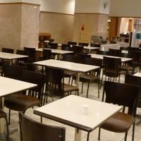 沢山のテーブルが並ぶ朝食会場