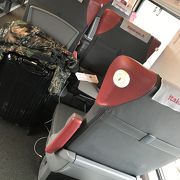 駅には発着便がたくさん