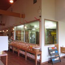 明るい店内でした