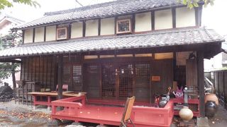 明治時代に建築された納屋を改修した落ち着きのある日本茶喫茶・ギャラリーです！