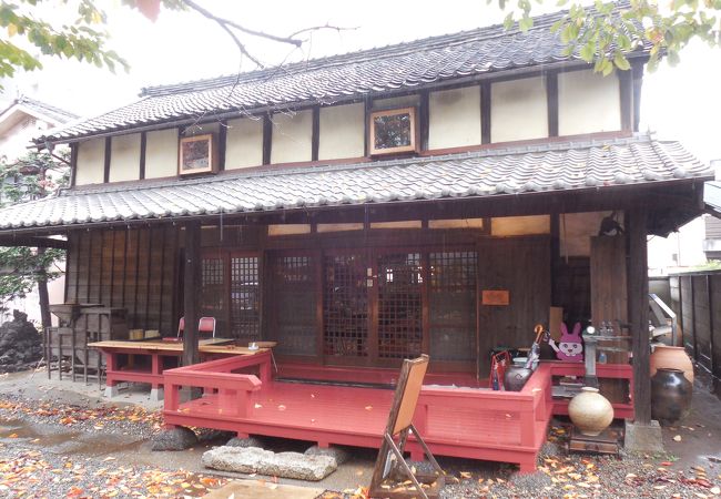 明治時代に建築された納屋を改修した落ち着きのある日本茶喫茶・ギャラリーです！