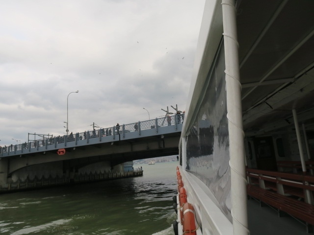 連絡フェリーだとヒヤヒヤ！