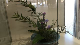 ３つの流派のいけばながある