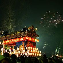 秩父夜祭の花火と秩父神社