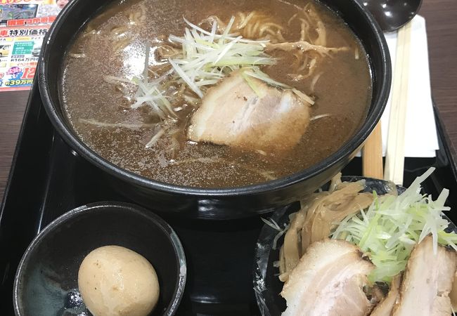 アツアツ中華そば、麺の食感は店の名前の通り