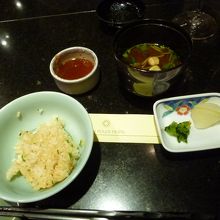 ご飯、味噌汁、漬物