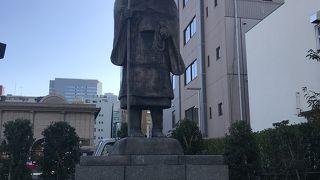 浄土真宗の開祖親鸞聖人の像