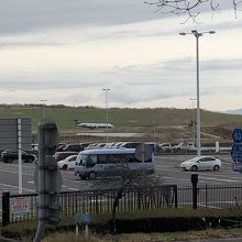 カエデの林のある高台からは空港北側がみえました