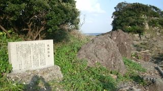 ごつごつした岩の塊