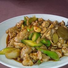 鶏肉とカシューナッツの醤油味炒め