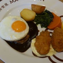 セットはハンバーグが小さくなる