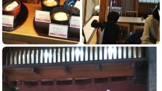 年齢層高め、老舗の味