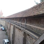 旧市街地を守る城壁でほぼ残っています。
