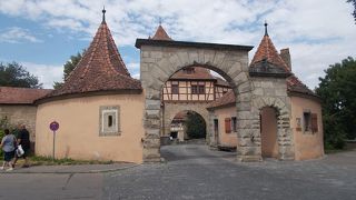 旧市街地の東にある門です。