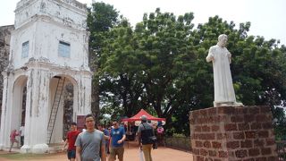 夕日スポットと，歴史の証人。