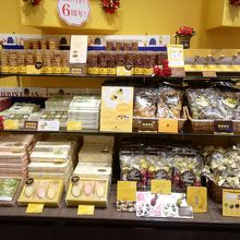 店内に並ぶお菓子達
