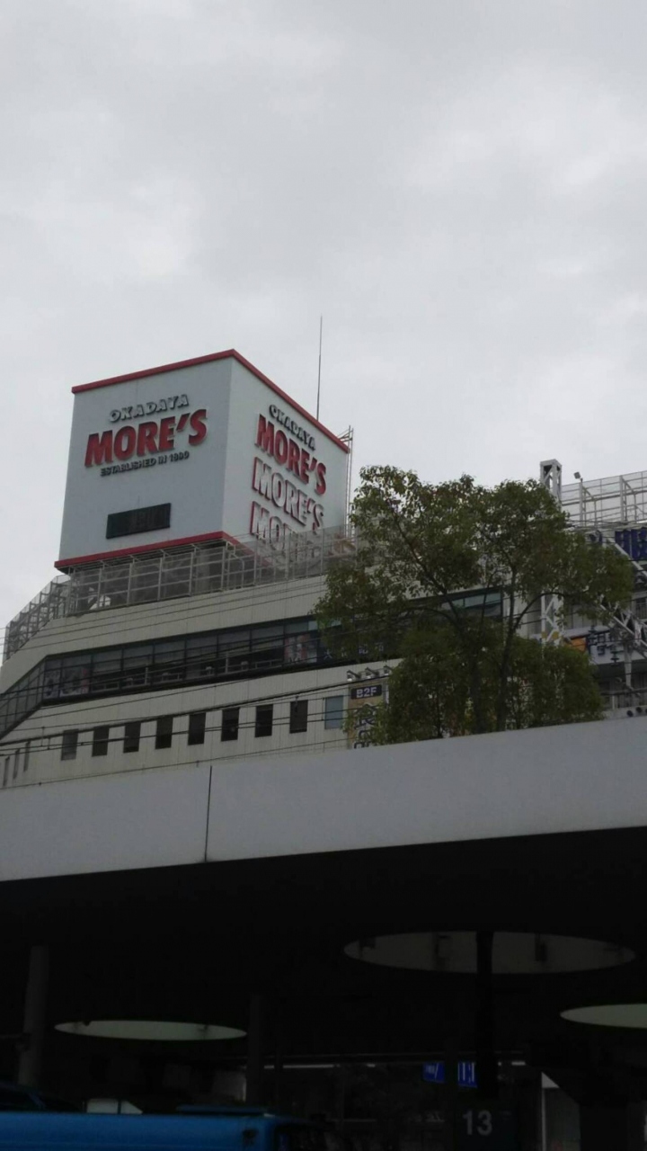川崎駅の東口出てすぐです。