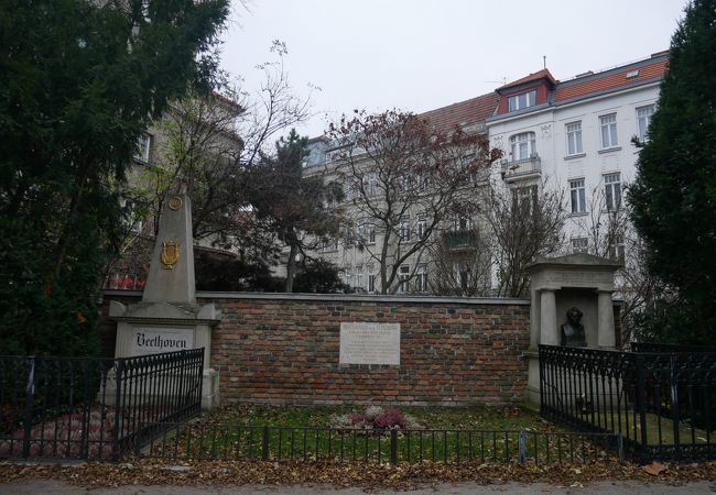 ベートーベンとシューベルトの元のお墓があった場所
