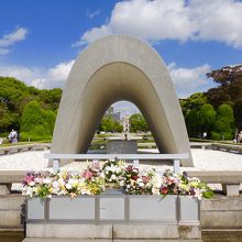 真後に平和の灯が