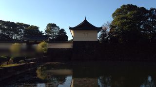 高麗門と渡櫓門から成る枡形を体感