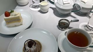 ゆったりと紅茶とケーキ