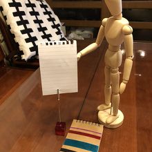 うちにやって来た…デッサン人形とメモスタンド、メモ帳