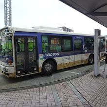 八王子駅南口バス乗り場 南大沢駅へは、始点、終点ですの座って