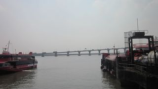 とても長い橋
