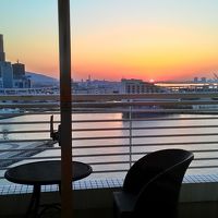 部屋にバルコニーがあり海を臨む景色が美しいです