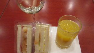 朝のJALサクララウンジ (上海浦東国際空港)