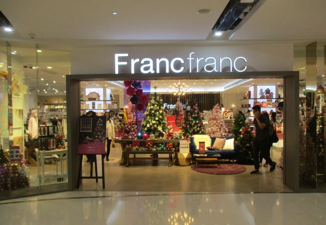 クリスマスシーズンのフランフラン (國際廣場店)