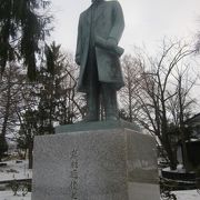 歌碑と並んで上川神社頓宮裏手にひっそりと建っています