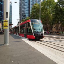 試運転車輌、Town hall駅に向かう