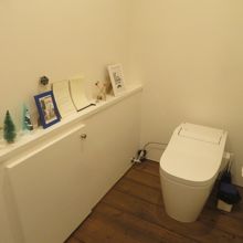 トイレの中にも小物が飾られていました