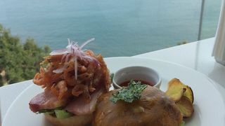 鳥羽国際ホテルのカフェラウンジで潮騒バーガー