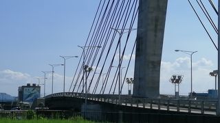 地引網を引き上げるイメージ