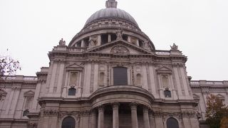 ドームに登れます