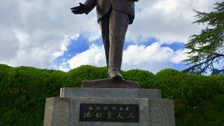 広島中央公園内にあります
